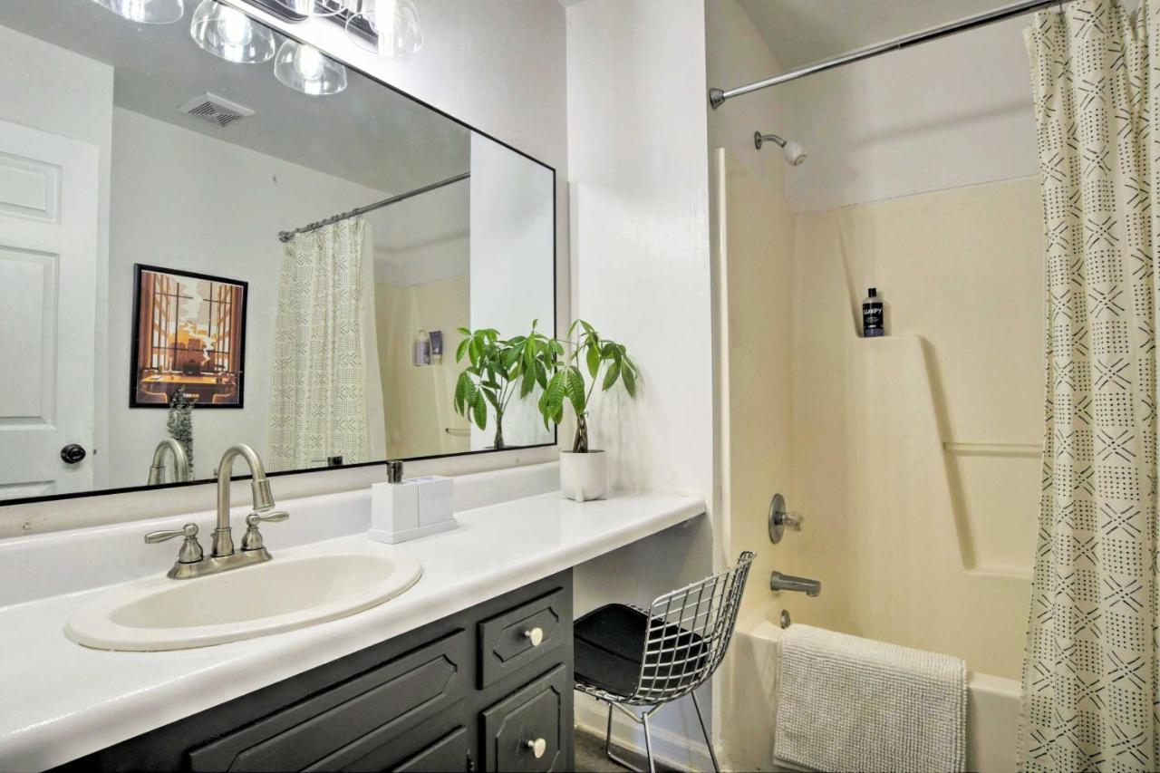 Home With Outdoor Oasis In Downtown Raleigh! Bagian luar foto